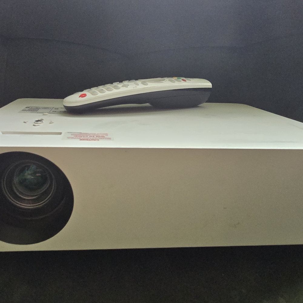 LG Metallic Gray Device with Label 4k Bluethoot and Wifi
